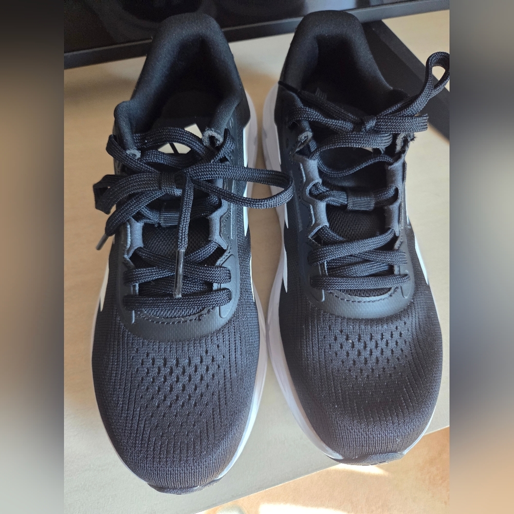 Womens Adidas Questar 3 Running Shoes Suze 10 Black/White